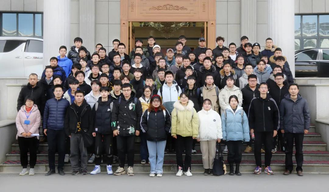 走進生產一線 感受湯姆魅力 | 常州工學院黨辦校辦主任劉春節(jié)帶領學生走進湯姆參觀，激發(fā)學習就業(yè)熱情