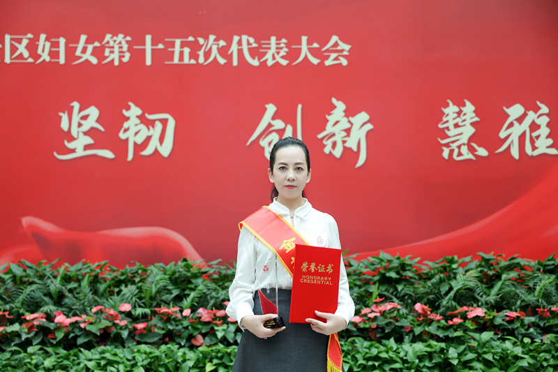 慶賀金壇婦女代表會，恭喜湯姆森再添新榮譽！董事長湯建華掌舵創(chuàng)佳績，總經(jīng)理王芳榮獲“三八紅旗手”!